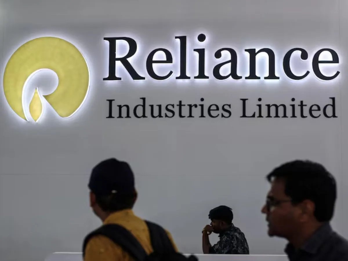 4 out of Sensex's top-10 companies declined by Rs 1.25 lakh crore in MCAP, RIL gets the most shock